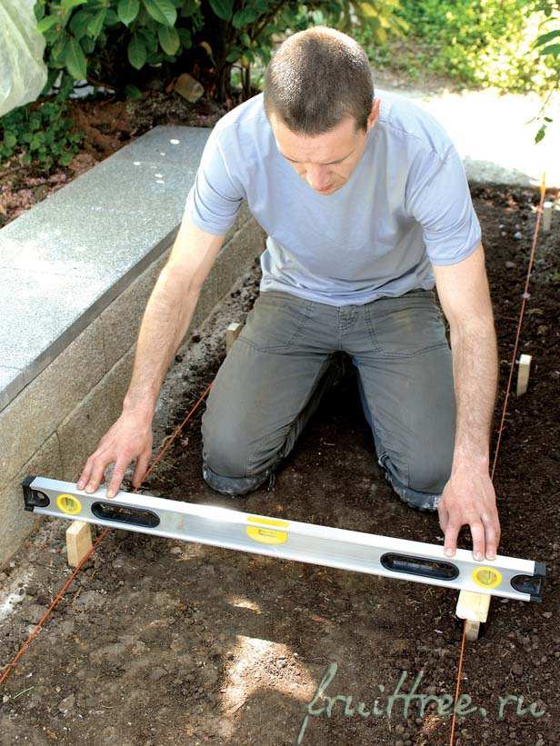 Выравнивание садовой дорожки своими руками