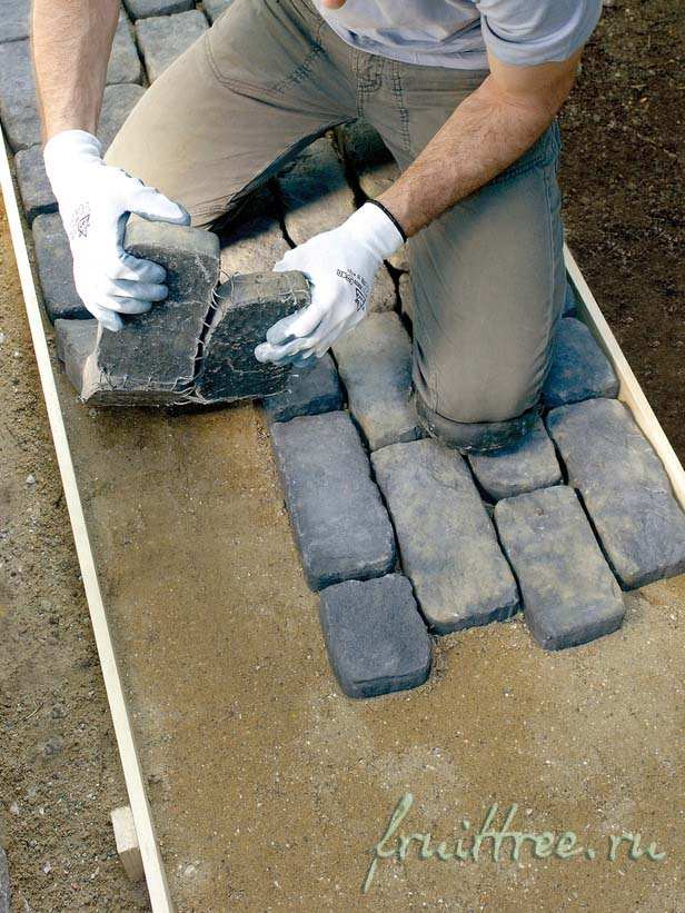 Укладка камня садовой дорожки своими руками
